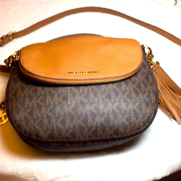 Gorgeous MICHAEL KORS BROWN CROSSBODY JUST REDUCED - Picture 1 of 12